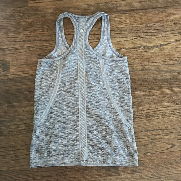 Grey lululemon tank top - Picture 3 of 3